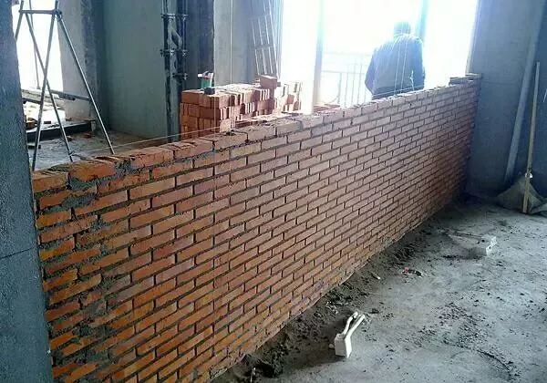 自建房砌墻這樣做，可以防止墻體開裂！